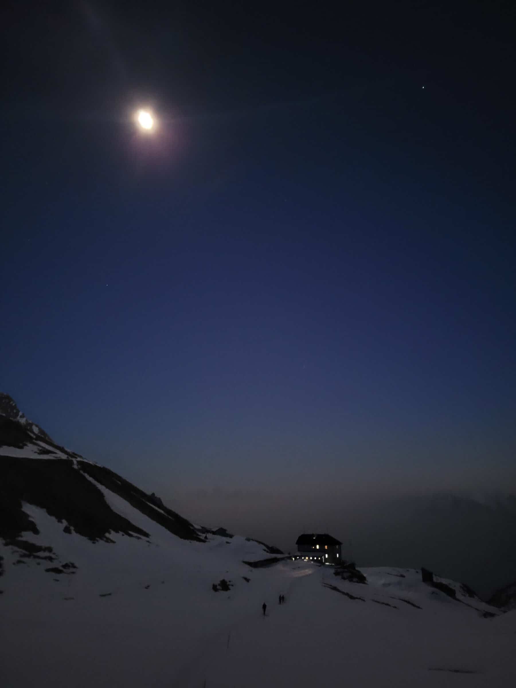 Luna piena al Rifugio Grassi