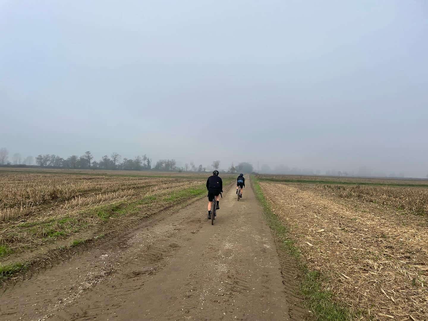 Rendersi visibili nella nebbia in bici
